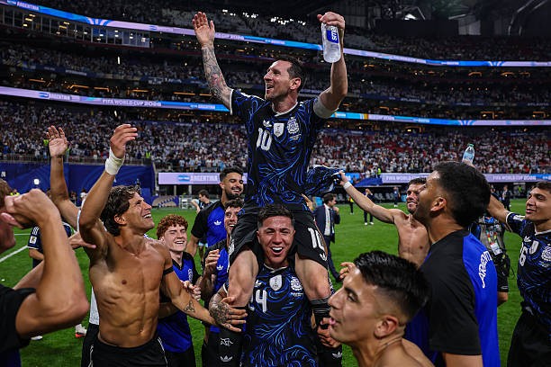 Siêu sao Messi vẫn là trung tâm trong lối chơi Argentina. Ảnh: Getty Images.