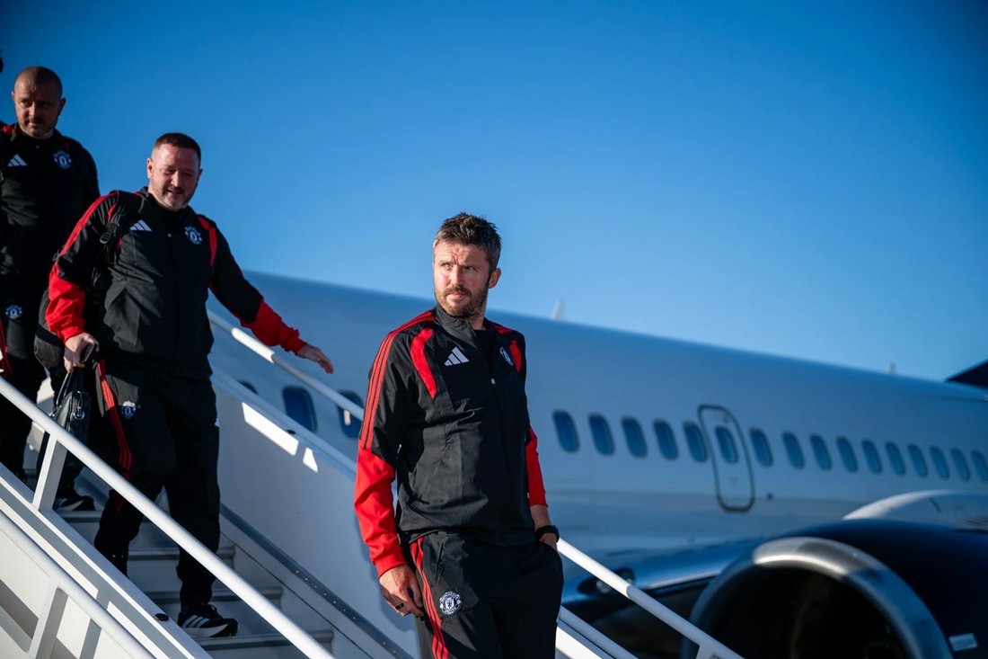 HLV Michael Carrick sẽ lựa chọn đội hình nào cho trận đấu với Wrexham? Ảnh: Manchester United FC.