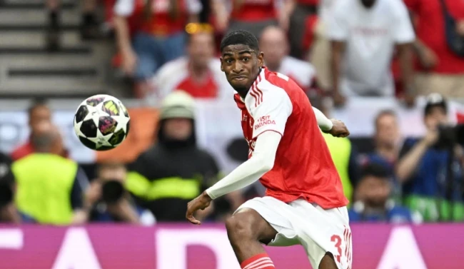 Cristhian Mosquera là giải pháp thay Saliba cho Arsenal. Ảnh: Getty.