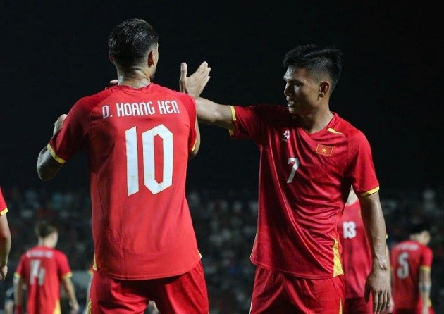 Hoàng Hên có một pha làm bàn tuyệt đẹp ở hiệp hai. Ảnh: HNFC.