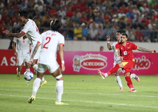 Hoàng Hên có một pha sút xa thành bàn ấn tượng. Ảnh: HNFC.