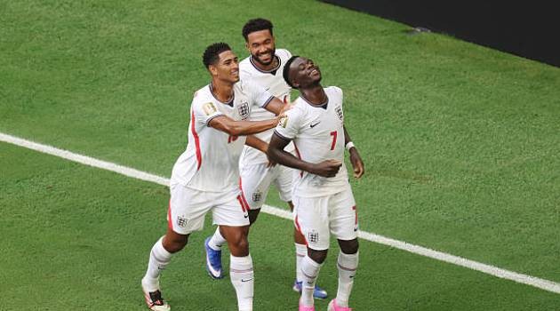 Saka đi vào lịch sử với hat-trick. Ảnh: Getty Images.