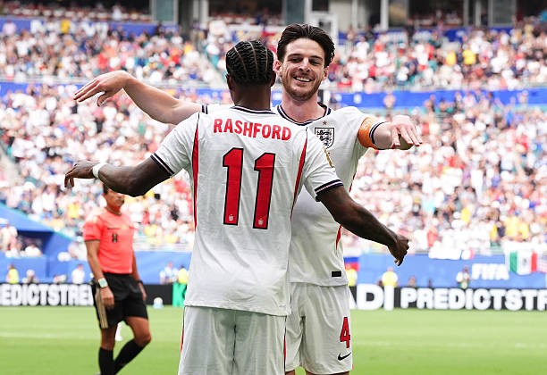 Pha qua người của Rashford nhanh chóng lan truyền mạnh mẽ, thu hút vô số phản ứng từ người hâm mộ trên mạng xã hội. Một cổ động viên hóm hỉnh đùa rằng: 