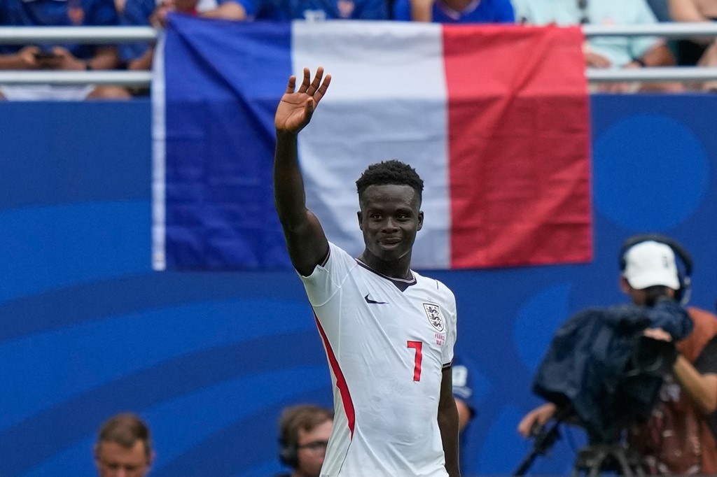 Bukayo Saka – 9.1 điểm. Ngôi sao sáng nhất trận đấu với một cú hat-trick đẳng cấp. Tốc độ và sự lắt léo của tiền đạo Arsenal khiến cánh trái của Pháp bị đe dọa.