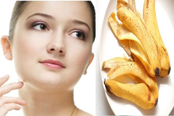 Đối với người có làn da khỏe mạnh, việc dùng vỏ chuối tươi massage nhẹ lên da thường không gây nguy hiểm nếu thực hiện trong thời gian ngắn.