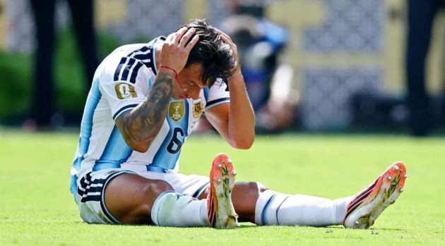 Lisandro Martinez khiến MU lo lắng với chấn thương. Ảnh: Getty Images.