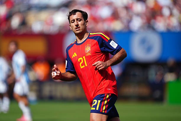 Mikel Oyarzabal (6.5): Chỉ có 25 lần chạm bóng và 11 đường chuyền thành công. Oyarzabal tỏ ra quá cầu kỳ và thiếu tính hiệu quả trong những pha xử lý quyết định, dù thường chơi rất hay ở những ngày đạt điểm rơi phong độ. Ảnh: Getty Images.