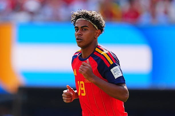 Lamine Yamal (6.7): Khởi đầu đầy năng nổ khiến các cầu thủ Argentina phải liên tục phạm lỗi để ngăn chặn. Càng về cuối trận, Yamal càng chơi hay và trở thành mối đe dọa thực sự thường trực lên khung thành đối phương. Ảnh: Getty Images.