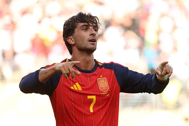 Ferran Torres (6.1): Người hùng của trận đấu. Dù bỏ lỡ vài cơ hội ngon ăn trước đó, Ferran vẫn biết cách tỏa sáng đúng lúc với bàn thắng quyết định để mang về thắng lợi cho 