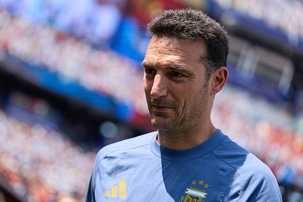 Lionel Scaloni thừa nhận Tây Ban Nha chơi hay hơn. Ảnh: Getty Images
