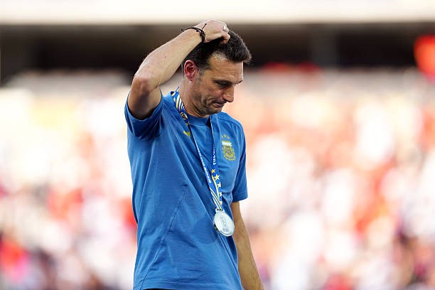 Lionel Scaloni buồn bã sau khi Argentina để thua Tây Ban Nha ở trận chung kết World Cup 2026. Ảnh: Getty Images