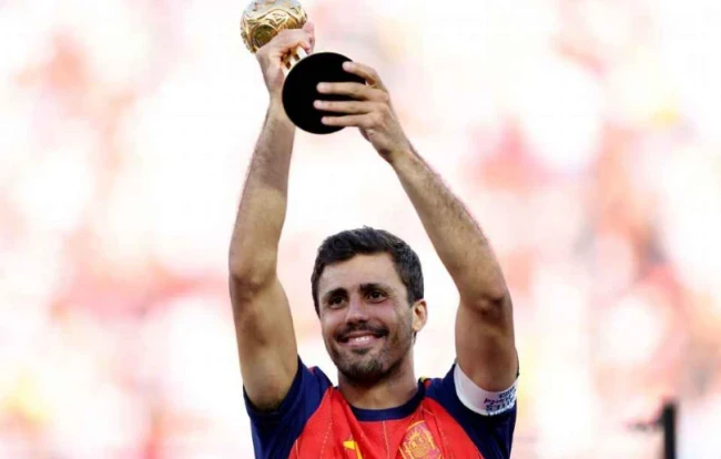 Rodri đoạt giải thưởng Quả bóng vàng World Cup. Ảnh: Getty.