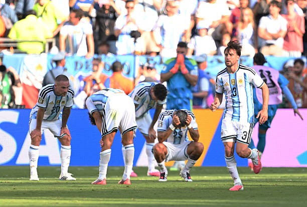 Argentina có một ngày thi đấu kém cỏi trước Tây Ban Nha. Ảnh: Getty Images. 