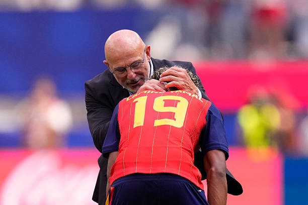 Luis de la Fuente dành lời khen cho Lamine Yamal. Ảnh: Getty Images