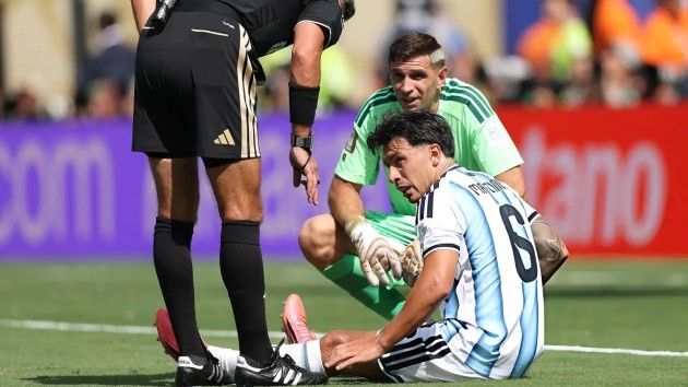 Lisandro gặp chấn thương ở chung kết World Cup 2026. Ảnh: Getty.