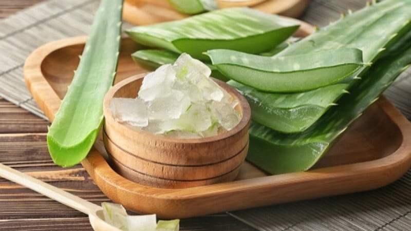 Một trong những ưu điểm nổi bật của gel lô hội là khả năng hỗ trợ làm sạch da đầu một cách nhẹ nhàng. 