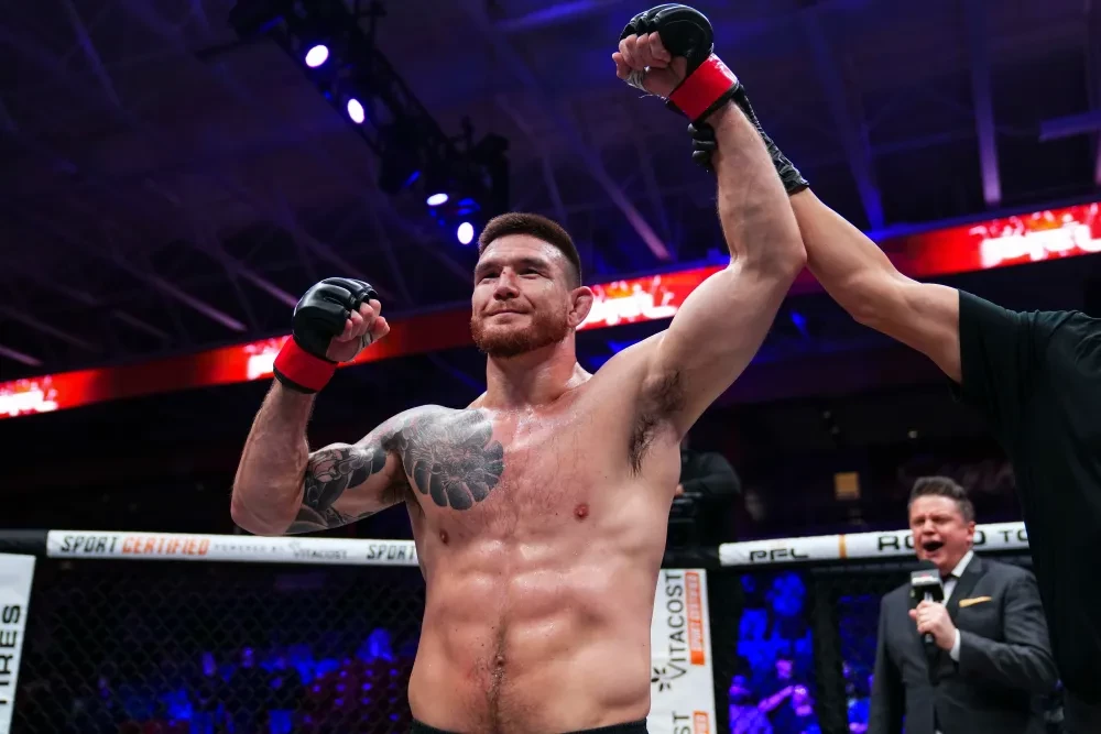 Johnny Eblen ăn mừng chiến thắng tại PFL