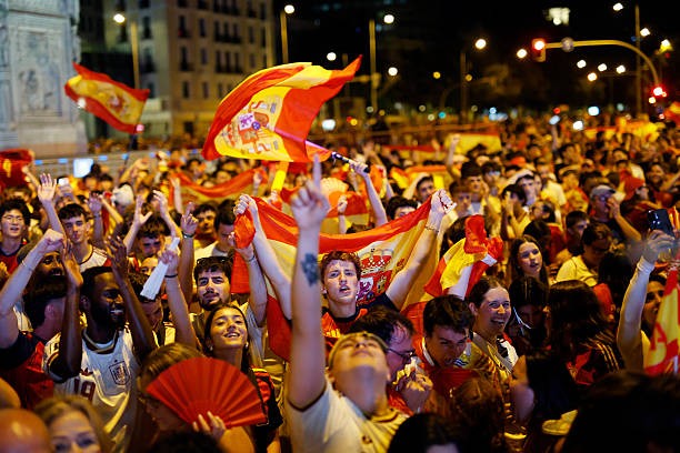 Người dân Tây Ban Nha đã sẵn sàng chào đón đội tuyển. Ảnh: Getty Images. 
