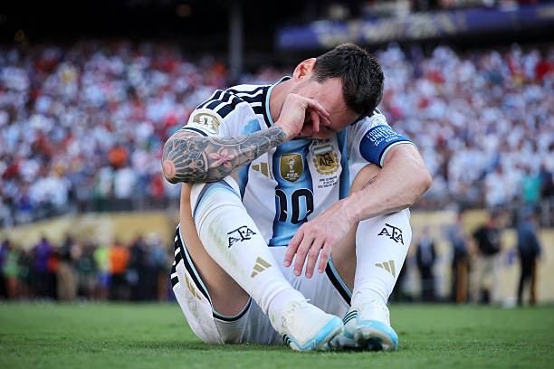 Một mình Messi đã không thể gồng gánh tập thể Argentina đến chức vô địch. Ảnh: Getty Images. 