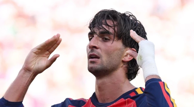 Real tăm tia Torres của Barca. Ảnh: Getty.