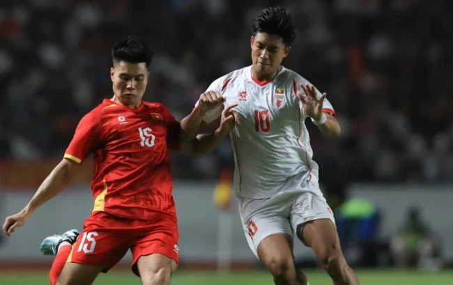Tiến Anh là quân bài lợi hại của HLV Kim Sang-sik. Ảnh: Thanh Nien.