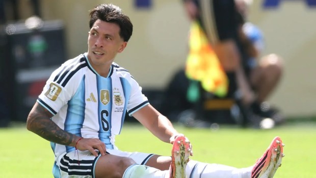 CĐV MU e ngại với chấn thương của Lisandro Martinez ở chung kết World Cup 2026. Ảnh: Getty.