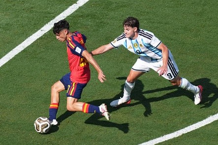 Barca tự tin rằng họ có thể đưa Alvarez về Camp Nou. Ảnh: Getty Images.