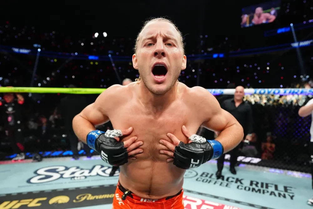 Paddy Pimblett ăn mừng chiến thắng tại UFC 329