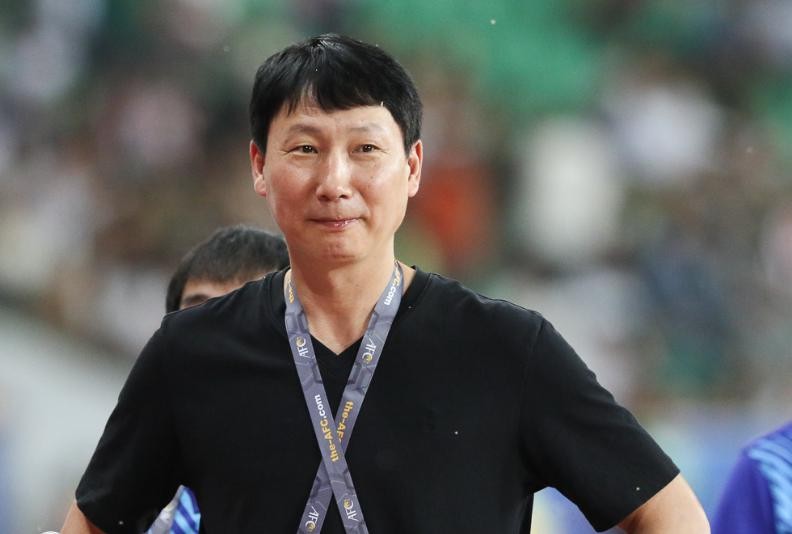 Ông Kim Sang-sik đặt mục tiêu giữ ngôi vương ASEAN Cup 2026. Ảnh: VFF