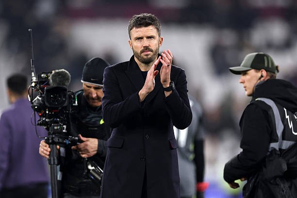 Carrick và các cộng sự vẫn đang tìm kiếm mảnh ghép cuối cùng cho tuyến giữa. Ảnh: Getty Images. 