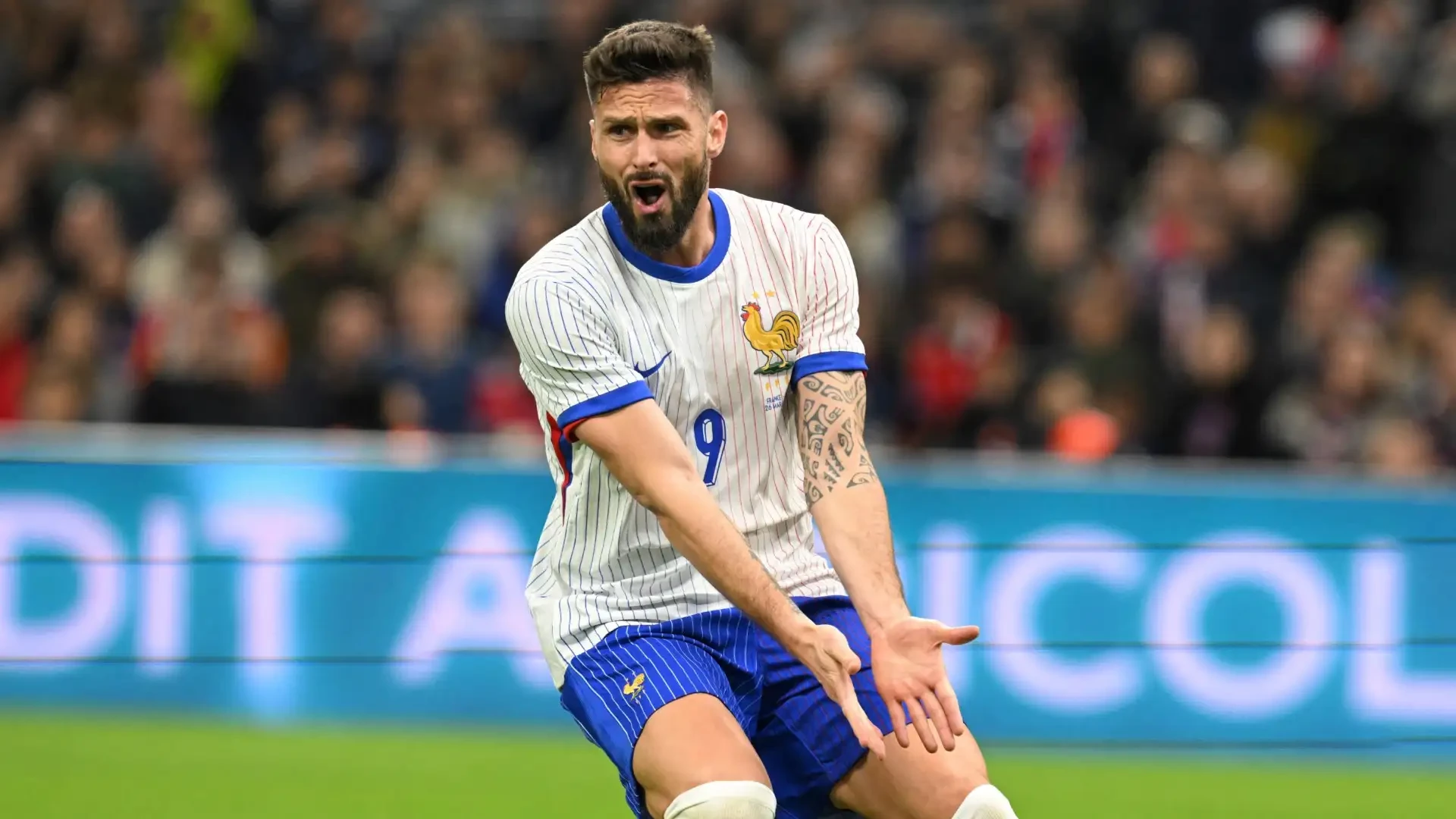 Làm tường là vũ khí đáng sợ của Target Man. Ảnh: The Athletic.