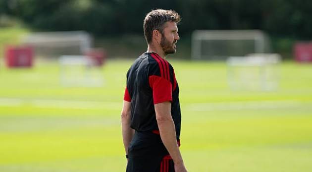 Carrick vẫn cần 1 tiền vệ để bổ sung vào đội hình. Ảnh: Getty Images.