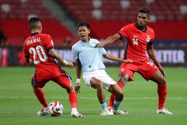 Campuchia và Singapore từng có dịp so tài ở ASEAN Cup 2024 với thắng lợi 2-1 dành cho đội bóng đảo quốc Sư tử. Ảnh: Getty Images.
