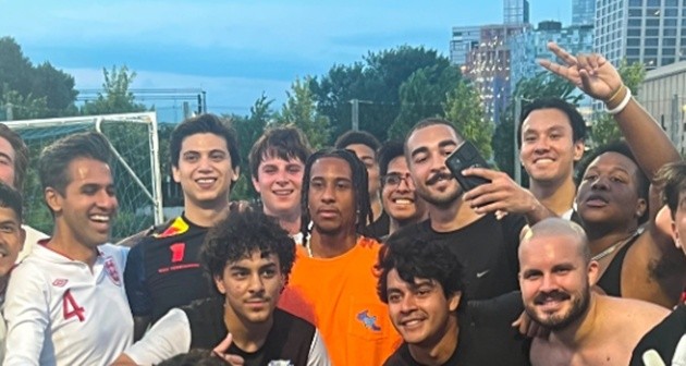 Olise chơi bóng tại sân địa phương ở New York. (Ảnh: Goodrecsports)