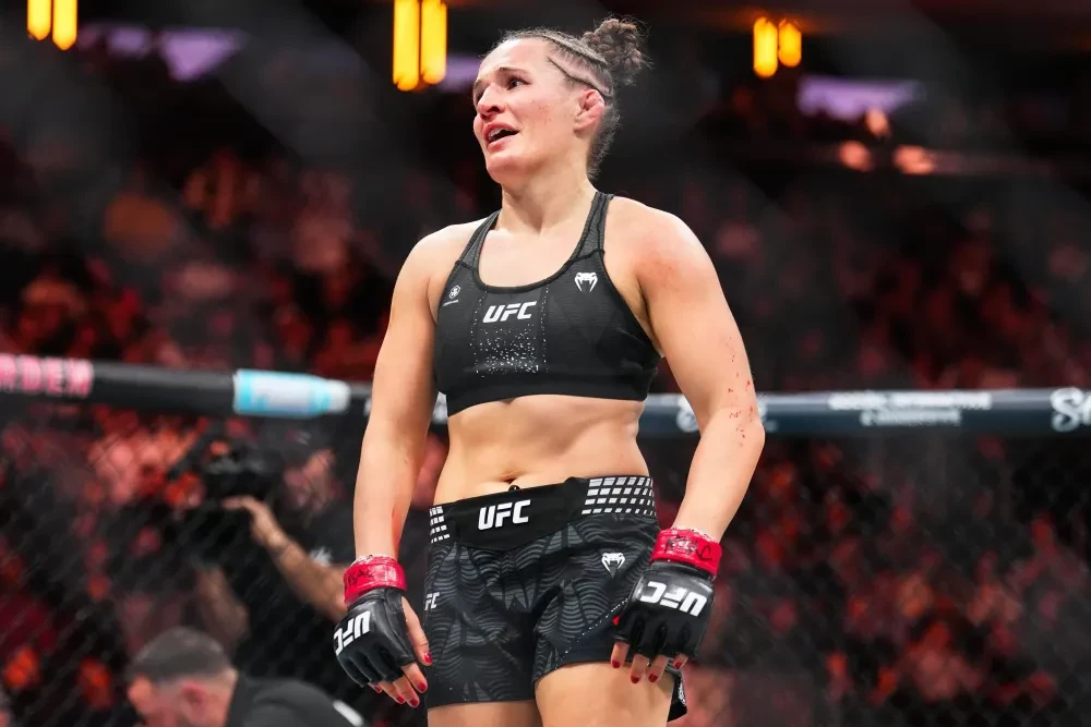 Erin Blanchfield ăn mừng chiến thắng tại UFC 322