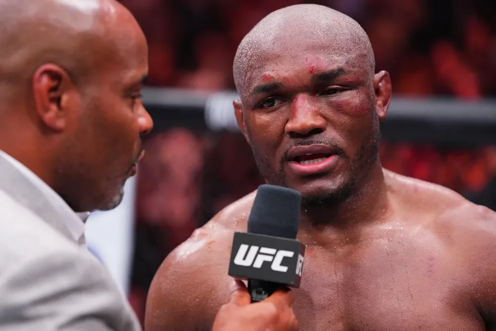 Kamaru Usman tỏ rõ sự thất vọng sau khi nhận phán quyết thua cuộc trước Dricus du Plessis