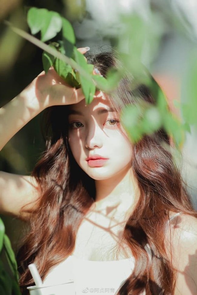Lượng đường dư thừa có thể thúc đẩy quá trình glycation, khiến collagen và elastin bị tổn thương. 