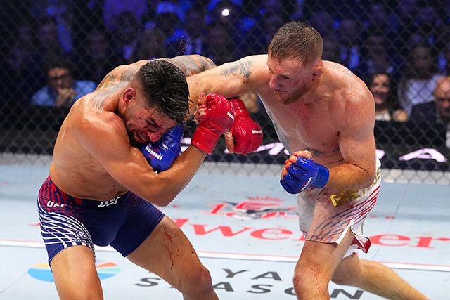 Justin Gaethje và Ilia Topuria