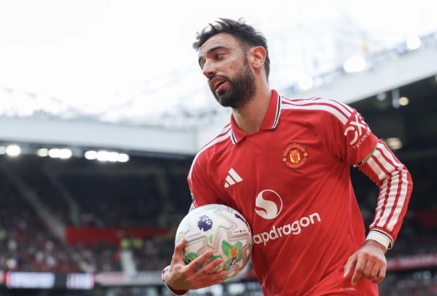 Bruno Fernandes cam kết tương lai với M.U. Ảnh: Getty.
