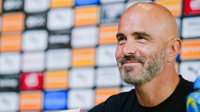 HLV Enzo Maresca nhắc đến Arsenal trong buổi họp báo. Ảnh: Manchester City FC.