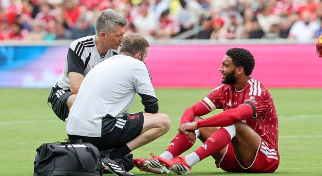 Liverpool phải lo lắng với chấn thương của Joe Gomez. Ảnh: Getty Images.
