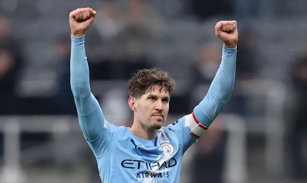 Chelsea và Arsenal đang quan tâm Stones. (Ảnh: Yahoo Sports)