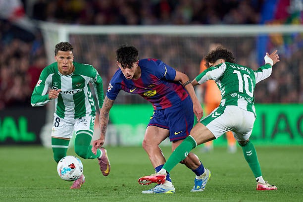 Marc Bernal gây ấn tượng trong màu áo Barcelona. Ảnh: Getty Images