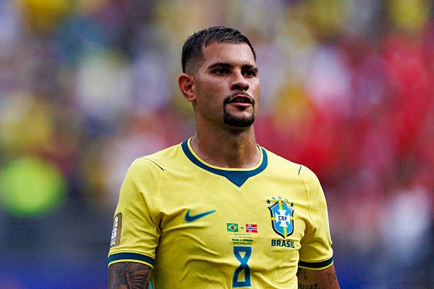 Bruno Guimaraes là mục tiêu hàng đầu của Arsenal. Ảnh: Getty.