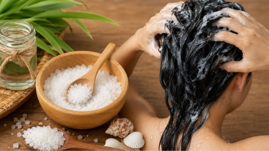 Muối biển có thể hỗ trợ giúp giảm ngứa và làm sạch da đầu