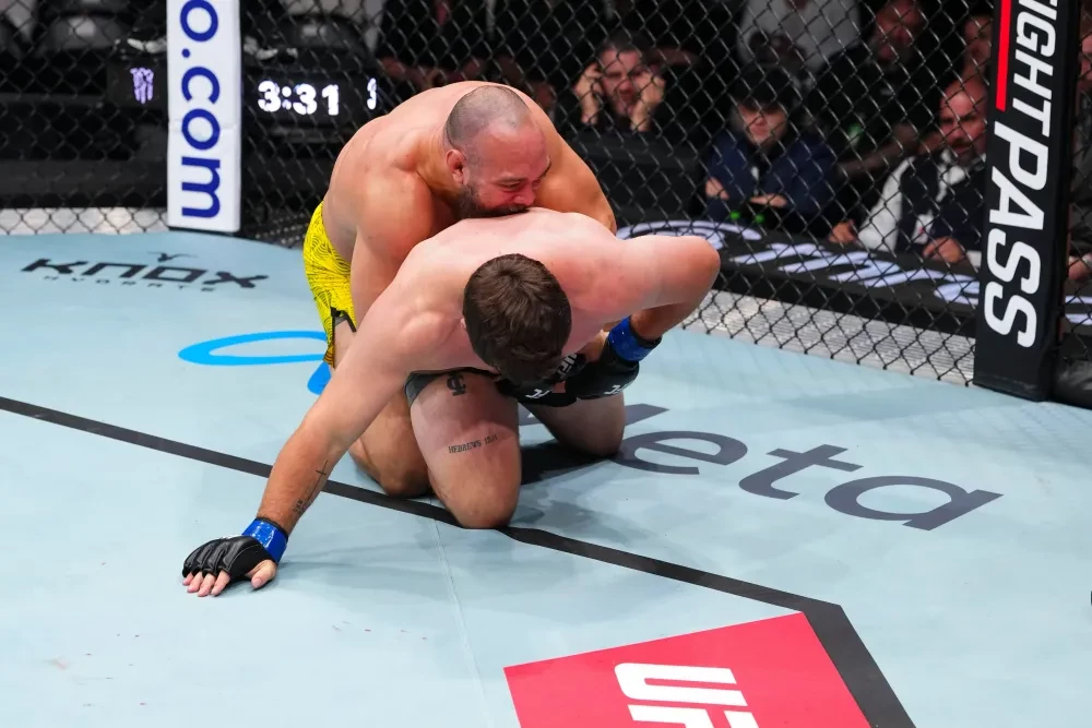 Valter Walker grapples with Thomas Petersen at UFC Abu Dhabi