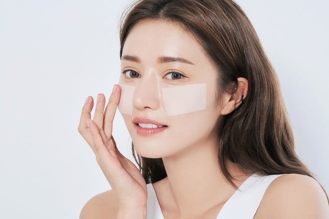 Làm sạch là bước quan trọng trong chu trình skincare, nhưng việc tẩy trang quá nhiều lần trong ngày lại không mang đến lợi ích như nhiều người nghĩ.

