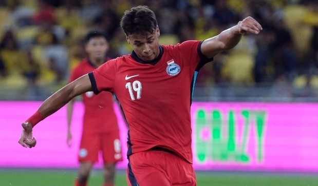 Ilhan Fandi lập siêu phẩm giúp Singapore giành thắng lợi chung cuộc. Ảnh: Getty Images.