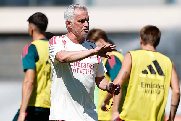 HLV Jose Mourinho trên sân tập của Real Madrid. Ảnh: Getty Images. 