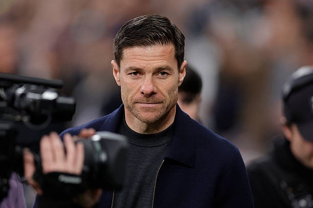 Xabi Alonso thừa nhận Chelsea có thể tiếp tục mua người.